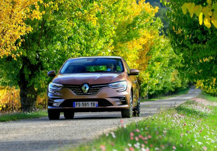 découvrez notre sélection de berlines compactes alliant style, confort et performance. parfaites pour la ville comme pour la route, ces voitures offrent une conduite agréable et économique. explorez les meilleures options sur le marché pour trouver le modèle qui vous correspond.