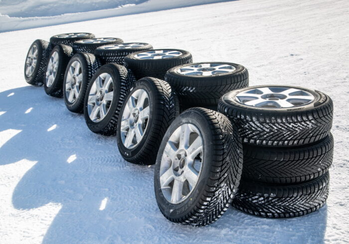 découvrez notre large sélection de pneus d'hiver spécialement conçus pour garantir sécurité et performance sur routes enneigées et verglacées. préparez-vous à affronter l'hiver avec des pneus fiables et efficaces.
