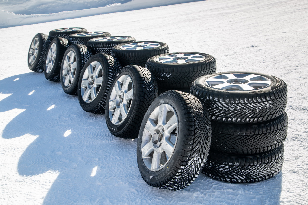 découvrez notre large sélection de pneus d'hiver spécialement conçus pour garantir sécurité et performance sur routes enneigées et verglacées. préparez-vous à affronter l'hiver avec des pneus fiables et efficaces.