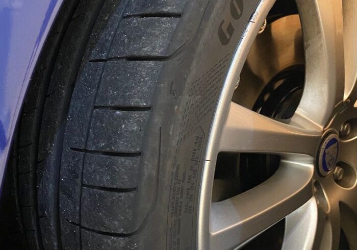 découvrez les performances exceptionnelles des pneus goodyear eagle f1, alliant adhérence optimale, stabilité et confort de conduite. idéal pour les amateurs de vitesse et de précision sur route, ces pneus vous garantissent une expérience de conduite inégalée.
