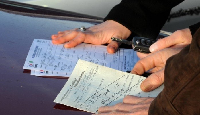 découvrez les arnaques automobiles les plus courantes et apprenez à les identifier pour protéger votre portefeuille. ce guide vous donne des conseils pratiques pour éviter les pièges des escrocs et faire des choix éclairés lors de l'achat ou de la vente d'un véhicule.