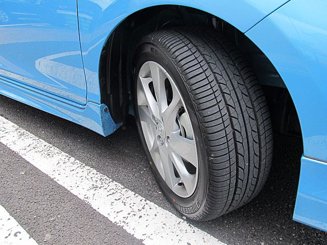 découvrez le bridgestone ecopia ep25, un pneu conçu pour allier performance et efficacité énergétique. idéal pour réduire votre consommation de carburant tout en offrant une excellente adhérence sur route, ce pneu est le choix parfait pour les conducteurs soucieux de l'environnement. profitez d'une conduite confortable et silencieuse sans compromettre la sécurité.