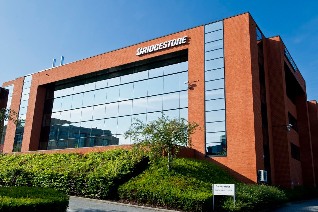 découvrez comment l'acquisition de speedy par bridgestone transforme le paysage des services automobiles en france, offrant un nouveau niveau d'expertise et de qualité aux clients. cette fusion innovante annonce des synergies prometteuses dans le secteur des pneumatiques et de l'entretien automobile.