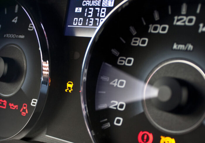découvrez notre sélection de voyants lumineux auto, essentiels pour garantir votre sécurité sur la route. apprenez à reconnaître leurs significations et à réagir en cas d'alerte. optimisez votre conduite et assurez la performance de votre véhicule grâce à nos conseils pratiques et à notre expertise.