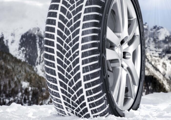 découvrez l'importance des pneus hiver essentiels pour garantir une conduite sécurisée et performante sur routes enneigées et verglacées. optez pour des pneus adaptés aux conditions hivernales et améliorez votre sécurité sur la route.