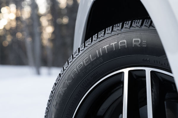 découvrez le nouveau pneu nokian, alliant performance, sécurité et durabilité. conçu pour affronter toutes les conditions météo, il offre une adhérence optimale sur route sèche et mouillée. améliorez votre expérience de conduite avec l'innovation technologique de nokian.