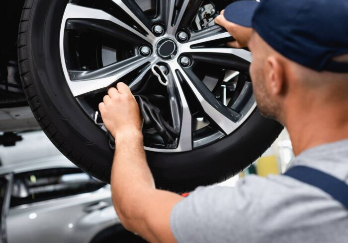 découvrez la durée de vie d'un pneu réparé et comment maximiser sa longévité. apprenez tout sur les méthodes de réparation, les impacts sur la performance, et les conseils d'entretien pour assurer votre sécurité sur la route.