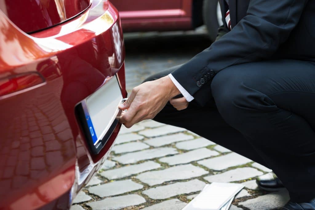 découvrez nos conseils pour le remplacement de la plaque d'immatriculation de votre véhicule ancien. obtenez toutes les informations nécessaires sur les démarches, les réglementations et les options disponibles pour redonner un nouveau look à votre classic car.