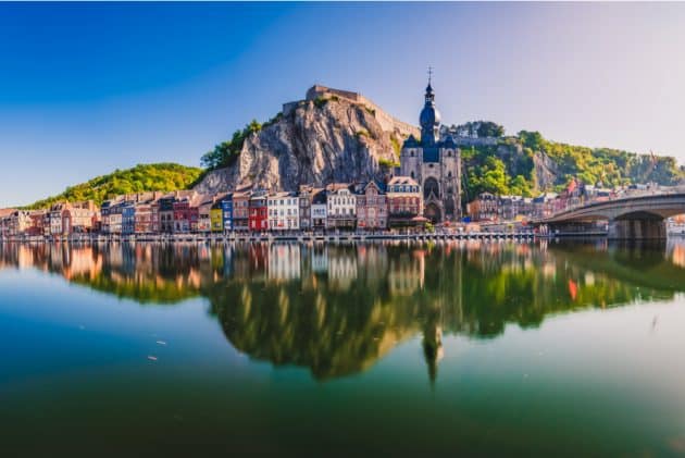 découvrez les meilleurs itinéraires pour un voyage inoubliable en voiture à travers la belgique. explorez ses charmantes villes, ses paysages pittoresques et sa riche culture à votre rythme.