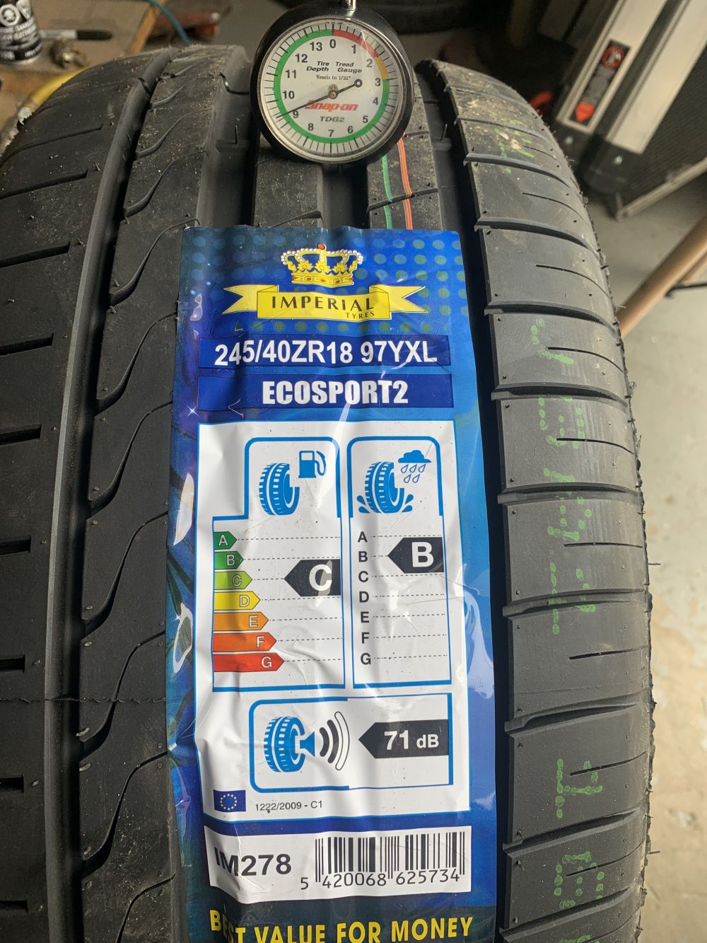 découvrez le pneu imperial ecosport, conçu pour offrir une excellente maniabilité et une adhérence optimale sur route. idéal pour les conducteurs recherchant performance et sécurité, ce pneu allie confort et durabilité. faites le choix de l'imperial ecosport pour des trajets en toute sérénité.