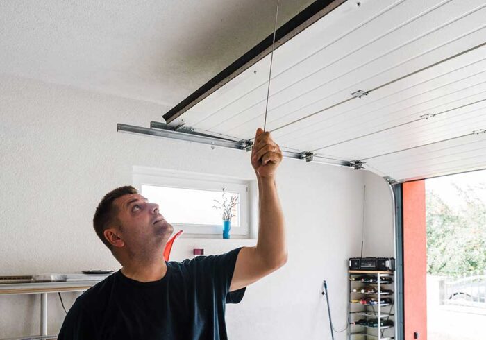 découvrez des astuces astucieuses et des conseils pratiques pour optimiser l'espace de votre garage. transformez votre garage en un espace de rangement organisé et fonctionnel tout en profitant de chaque mètre carré disponible.