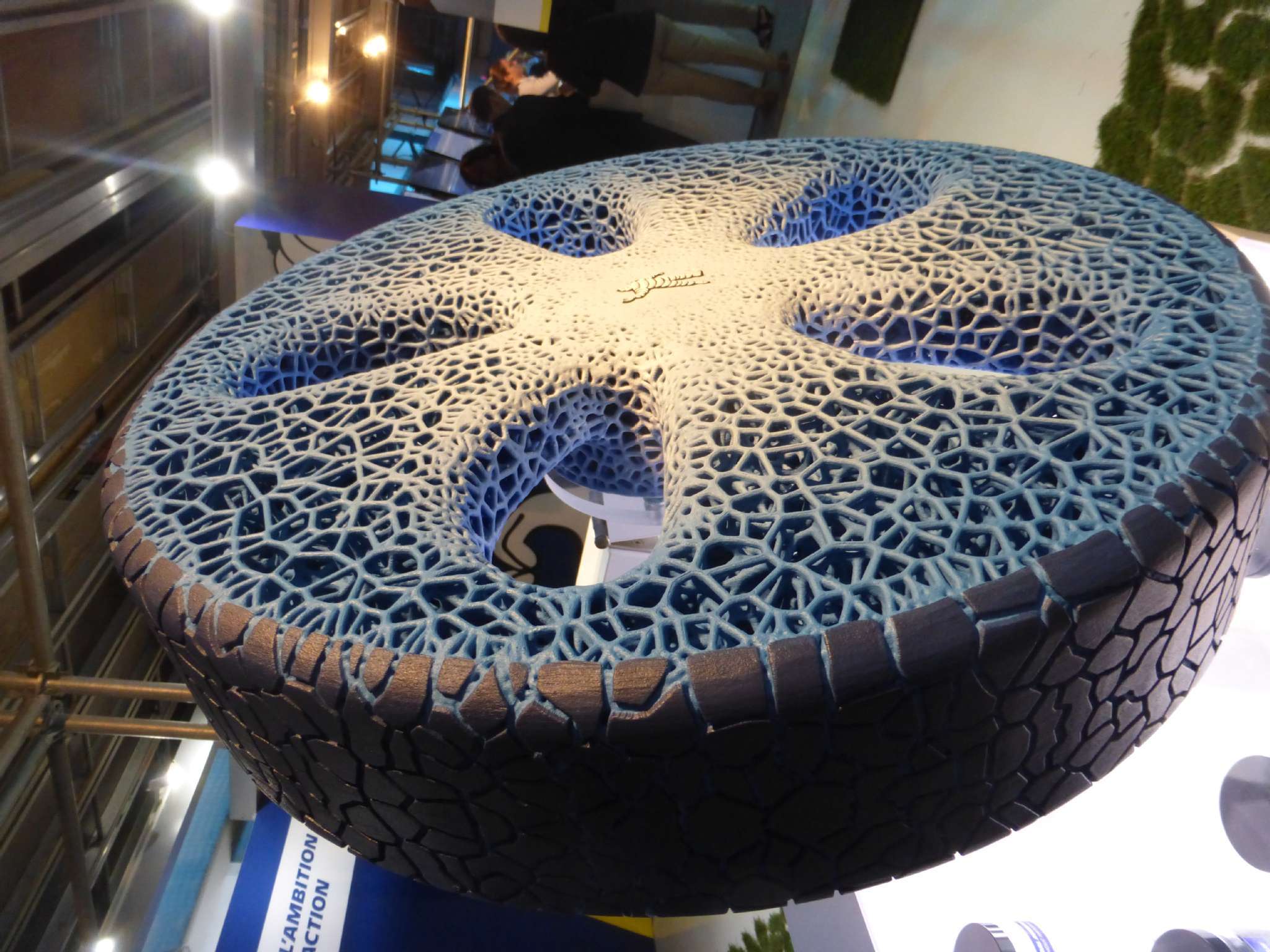 découvrez les dernières innovations en matière de pneus avec goodyear et michelin. améliorez votre sécurité et maximisez votre performance sur la route grâce à des technologies de pointe et des designs révolutionnaires. optez pour des pneus qui allient durabilité et efficacité.