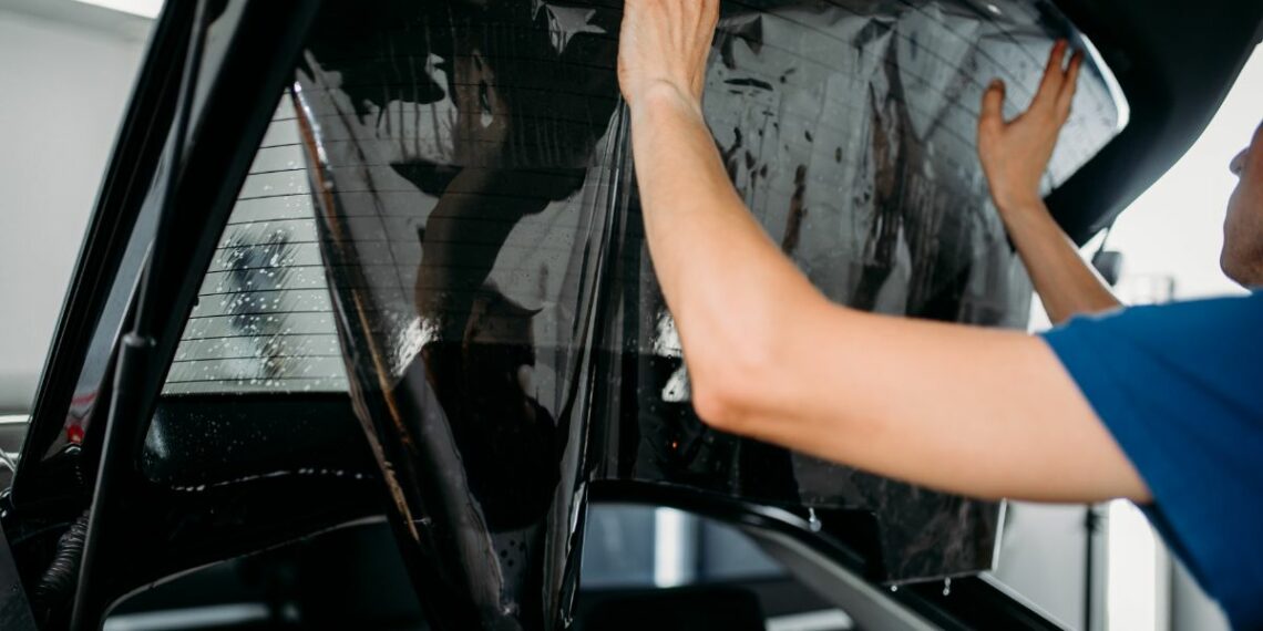 découvrez les avantages des films teintés pour les vitres de votre voiture : protection contre les uv, réduction de la chaleur, sécurité accrue et amélioration du style. transformez votre expérience de conduite tout en préservant votre intimité.
