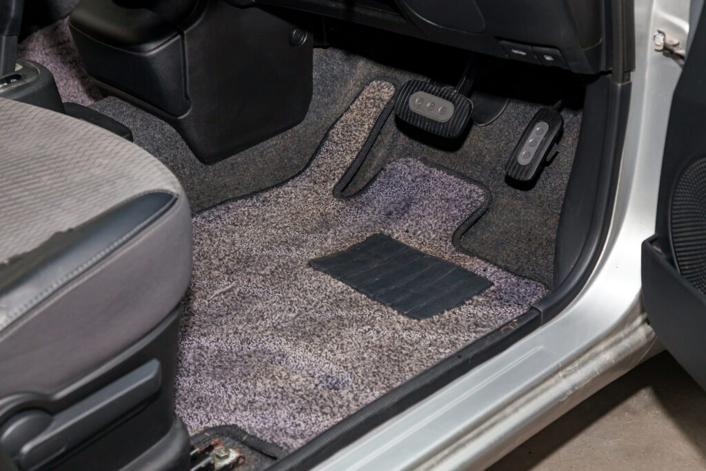 découvrez les avantages des tapis de voiture : protection contre les salissures, amélioration du confort, et personnalisation de votre intérieur. optez pour des tapis adaptés à votre véhicule pour allier esthétique et fonctionnalité.