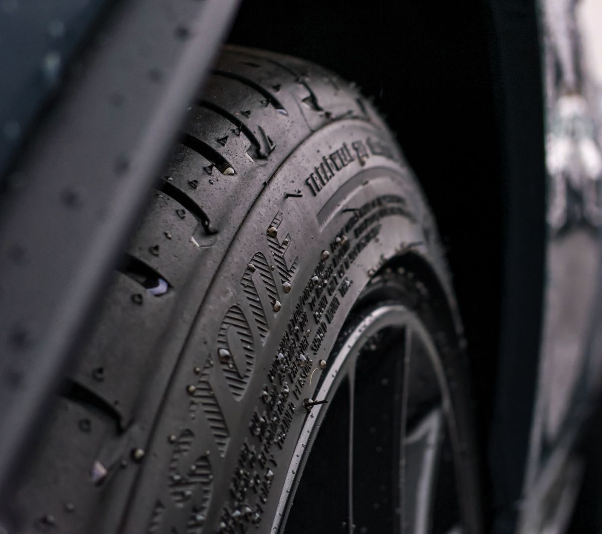 découvrez les inconvénients des pneus 4 saisons : performances réduites en conditions extrêmes, usure prématurée et faible adhérence sur routes enneigées ou verglacées. informez-vous pour faire le meilleur choix pour votre sécurité sur la route.