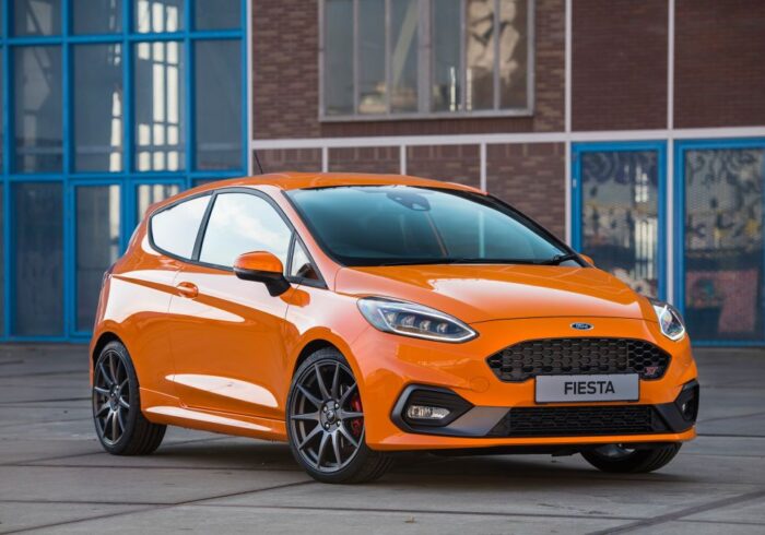 découvrez notre sélection de pneus performance spécialement conçus pour la ford fiesta vii. améliorez l'adhérence, la tenue de route et la réactivité de votre véhicule tout en garantissant sécurité et confort lors de vos trajets.