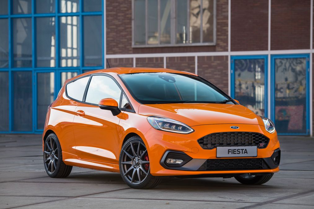 découvrez notre sélection de pneus performance spécialement conçus pour la ford fiesta vii. améliorez l'adhérence, la tenue de route et la réactivité de votre véhicule tout en garantissant sécurité et confort lors de vos trajets.