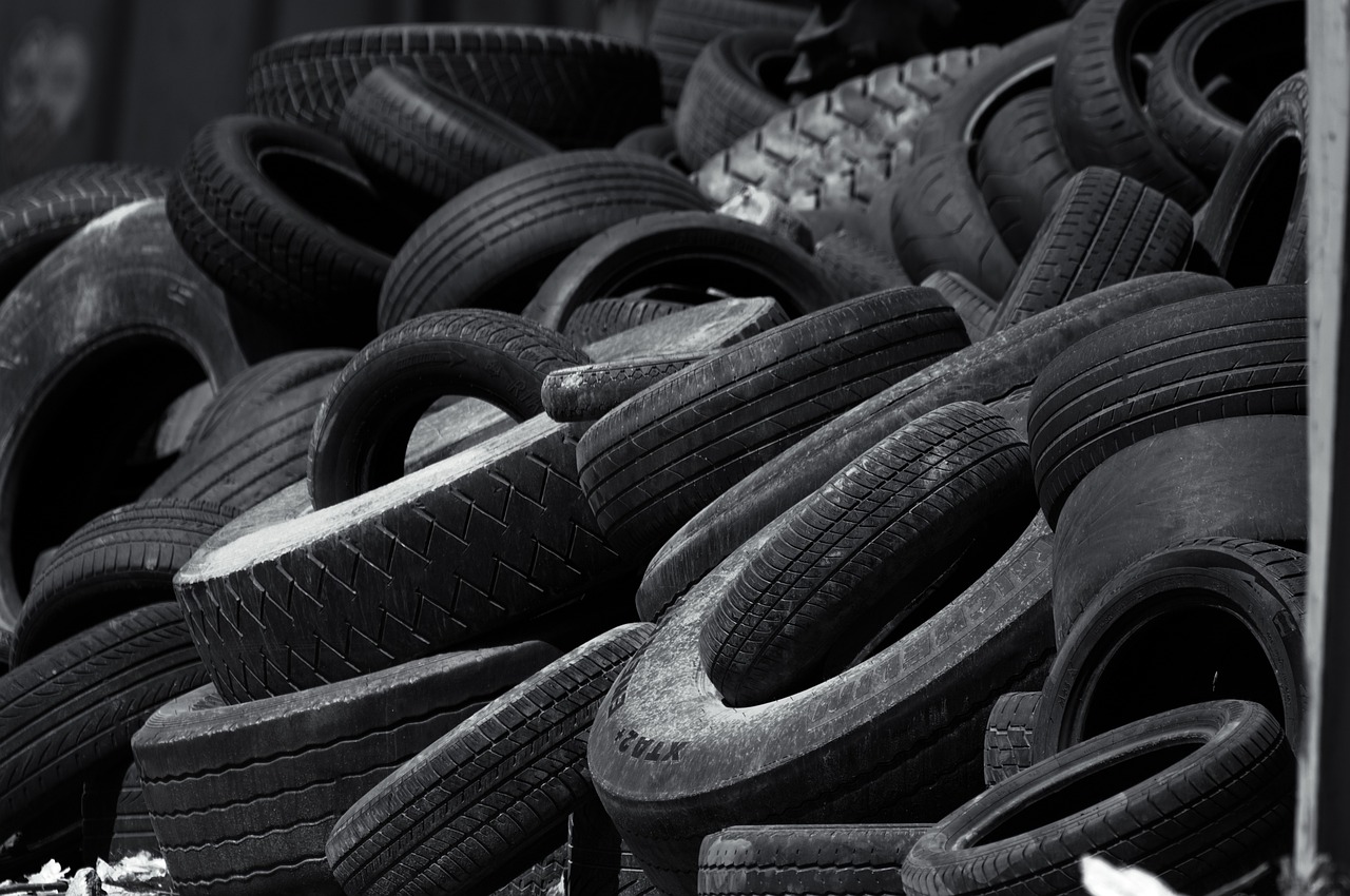 découvrez notre sélection de pneus adaptés au hyundai tucson iii pour garantir performance et sécurité sur la route. choisissez parmi une variété de marques et de modèles pour optimiser l'adhérence et le confort de conduite de votre suv.
