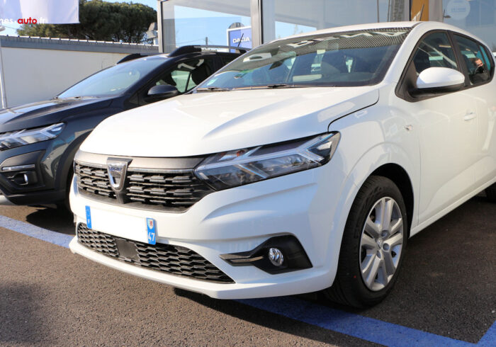 découvrez notre sélection de pneus adaptés à la dacia sandero 3, alliant sécurité et performance sur la route. trouvez les meilleurs pneus pour optimiser le confort de conduite et la longévité de votre véhicule. commandez dès maintenant pour profiter de nos offres exclusives!