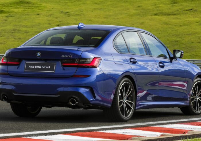 découvrez notre sélection de pneus adaptés à la bmw série 3. performance, sécurité et confort de conduite sont au rendez-vous avec nos offres exclusives. trouvez le pneu idéal pour votre véhicule dès aujourd'hui!
