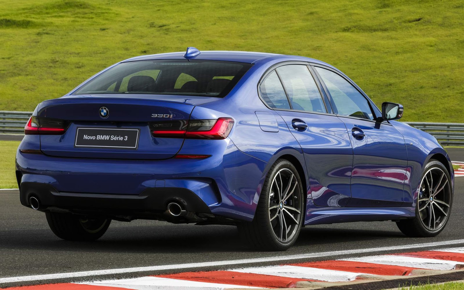 découvrez notre sélection de pneus adaptés à la bmw série 3. performance, sécurité et confort de conduite sont au rendez-vous avec nos offres exclusives. trouvez le pneu idéal pour votre véhicule dès aujourd'hui!
