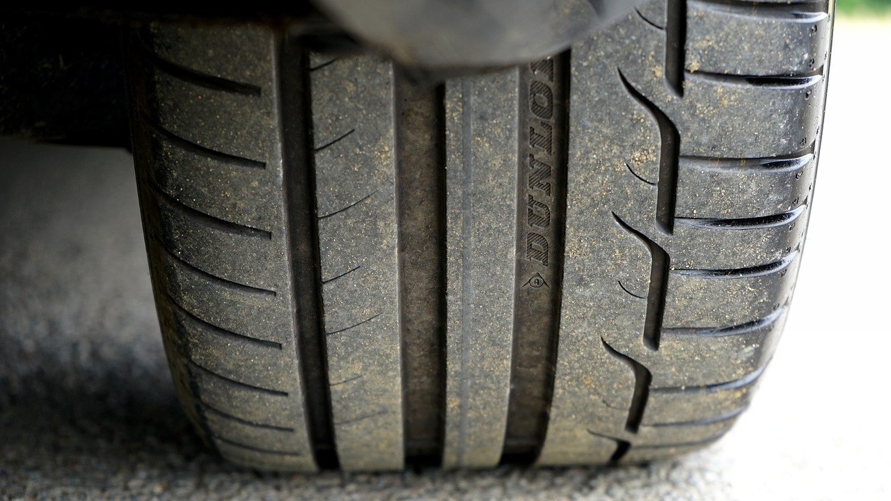 découvrez les signes d'usure des pneus runflat : apprenez à identifier les indicateurs de performance et de sécurité pour prolonger la durée de vie de vos pneus tout en garantissant votre confort sur la route.