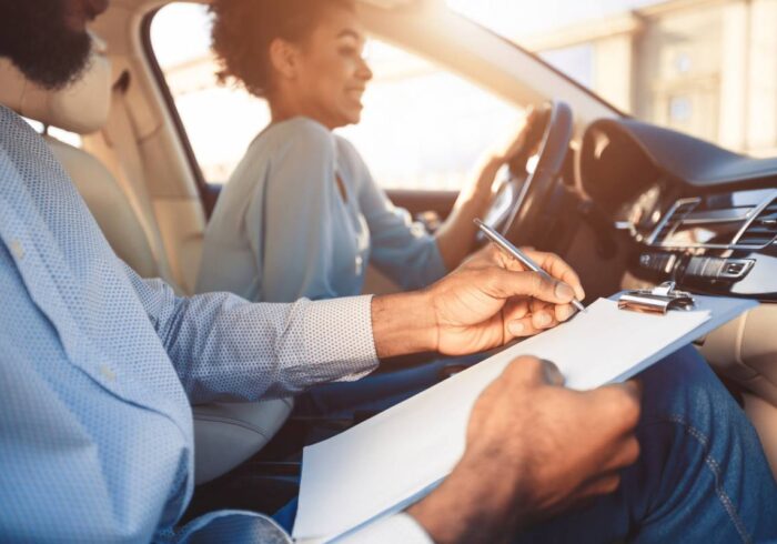 découvrez nos meilleures astuces pour réussir votre examen de permis de conduire ! préparez-vous efficacement avec des conseils pratiques, des techniques de révision et des stratégies pour gérer le stress le jour j.