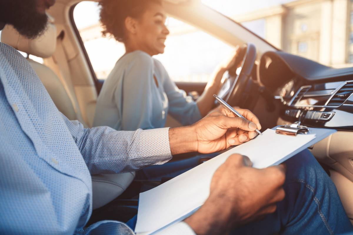 découvrez nos meilleures astuces pour réussir votre examen de permis de conduire ! préparez-vous efficacement avec des conseils pratiques, des techniques de révision et des stratégies pour gérer le stress le jour j.