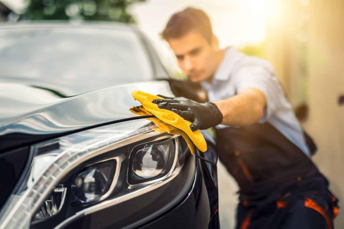 découvrez comment éliminer efficacement les griffes sur votre carrosserie grâce à nos conseils pratiques et astuces professionnelles. redonnez à votre voiture son éclat original et prolongez la durée de vie de sa finition.
