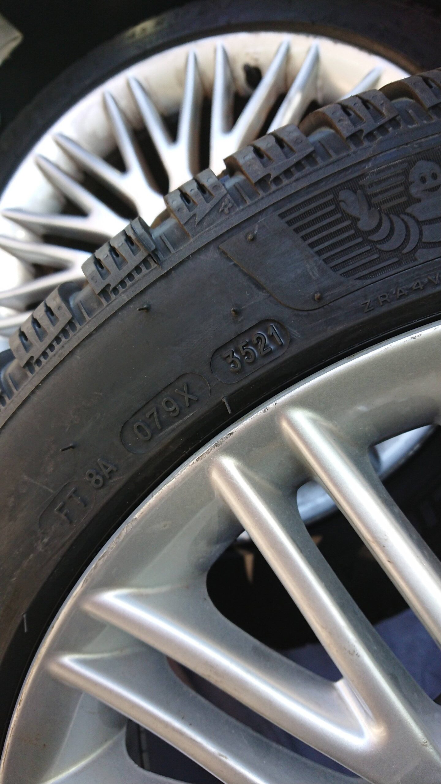 découvrez l'analyse détaillée du pneumatique michelin alpin 6, ses performances sur routes enneigées, sa durabilité exceptionnelle, et les avantages qu'il offre pour une conduite en toute sécurité pendant l'hiver. informez-vous sur ses caractéristiques techniques et faites le meilleur choix pour votre véhicule.