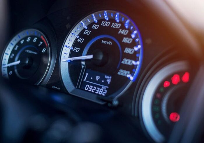 découvrez notre guide sur le kilométrage des voitures d'occasion : conseils pour choisir un véhicule fiable, comprendre l'importance du kilométrage dans l'évaluation de la valeur et éviter les pièges courants lors de l'achat.