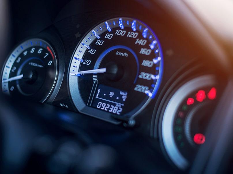 découvrez notre guide sur le kilométrage des voitures d'occasion : conseils pour choisir un véhicule fiable, comprendre l'importance du kilométrage dans l'évaluation de la valeur et éviter les pièges courants lors de l'achat.