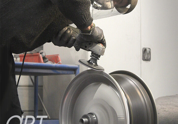 redonnez vie à vos jantes avec notre service professionnel de restauration. obtenez un rendu impeccable et une protection durable pour améliorer l'apparence de votre véhicule.