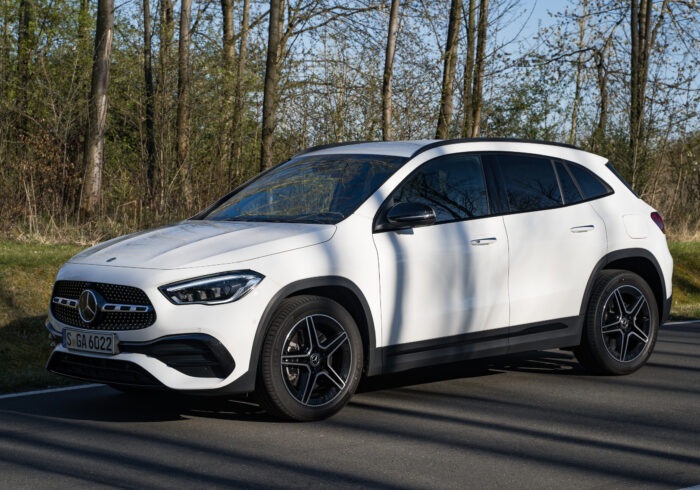 découvrez notre sélection de pneus spécialement conçus pour le mercedes gla ii. offrez à votre véhicule une performance optimale et une sécurité accrue sur tous types de routes. trouvez le pneu idéal dès aujourd'hui !
