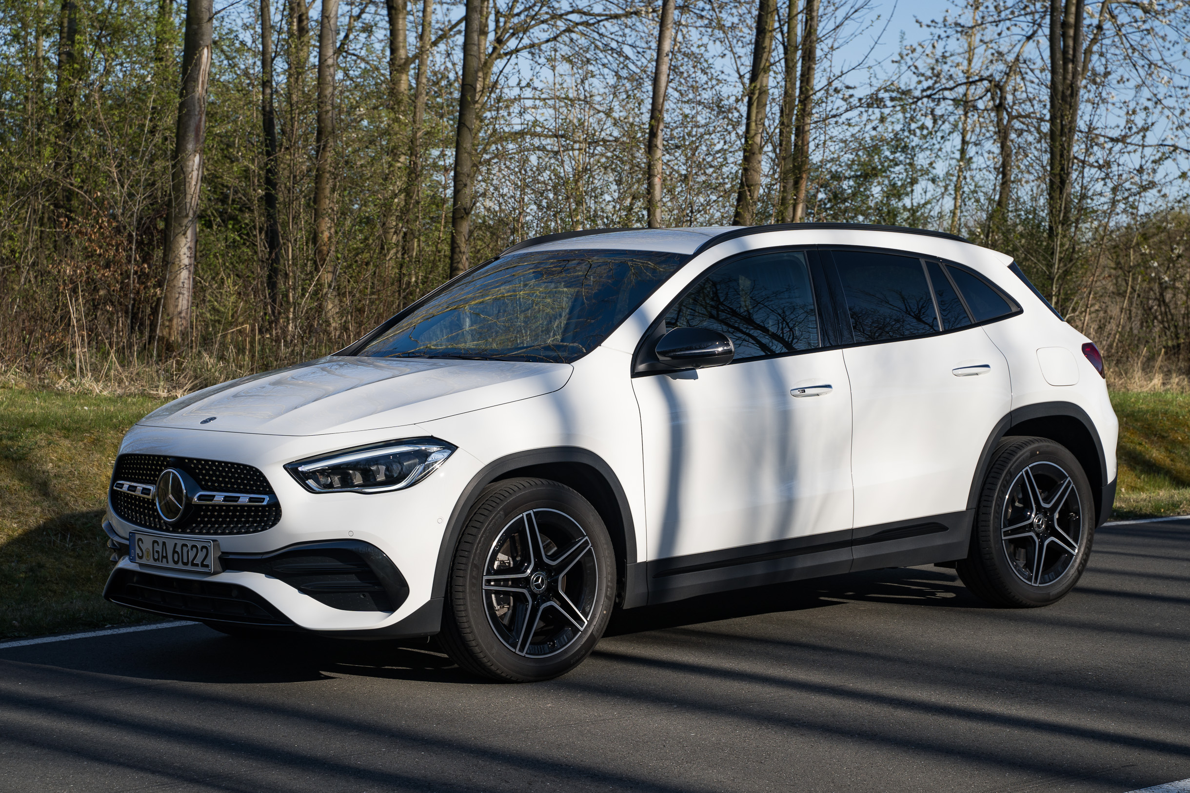 découvrez notre sélection de pneus spécialement conçus pour le mercedes gla ii. offrez à votre véhicule une performance optimale et une sécurité accrue sur tous types de routes. trouvez le pneu idéal dès aujourd'hui !
