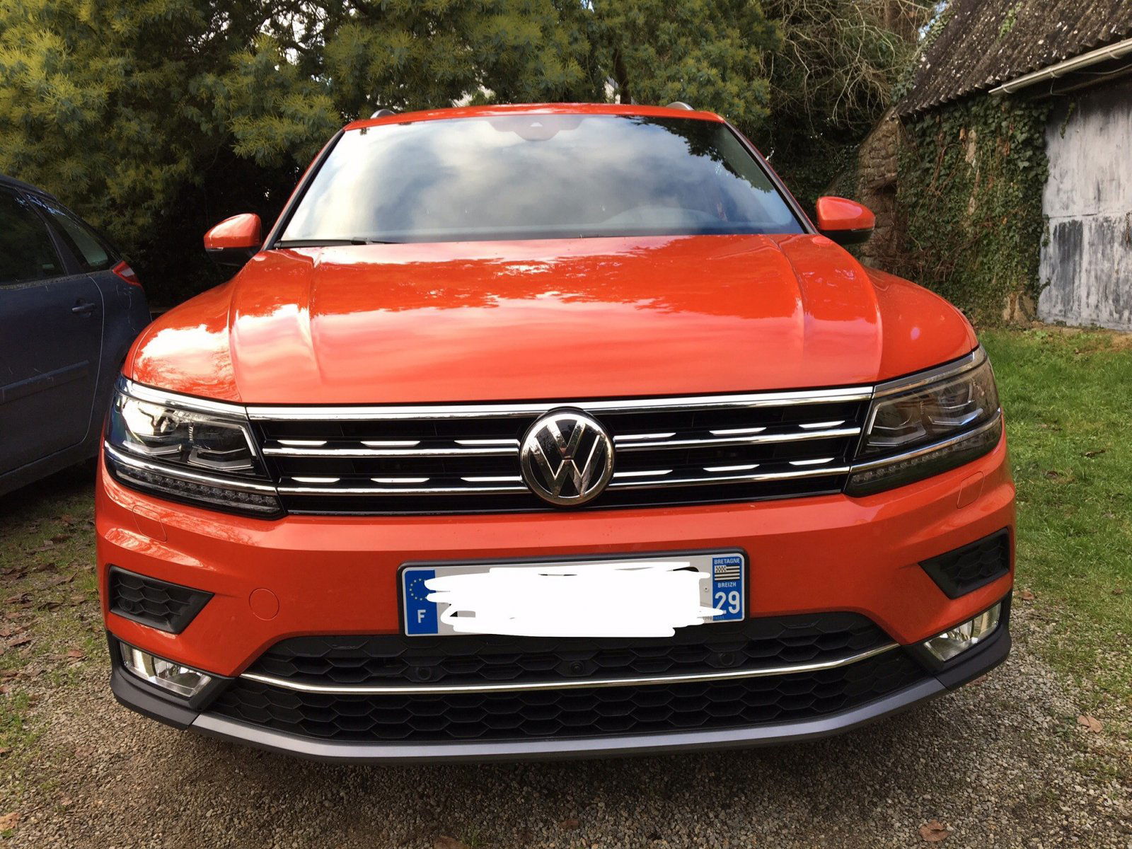 découvrez notre sélection de pneus adaptés à votre volkswagen tiguan ii. profitez d'une conduite sécurisée et confortable, quelle que soit la saison. trouvez le pneu parfait pour optimiser les performances de votre suv et garantir votre sécurité sur la route.