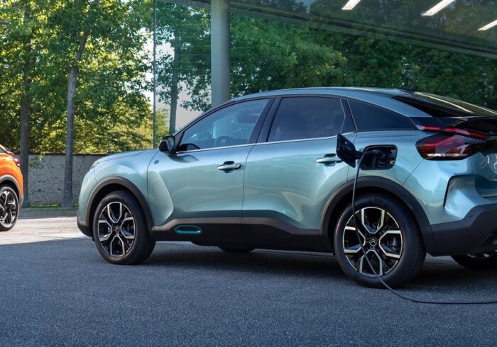 découvrez les pneus adaptés pour votre citroën ë-c4, alliant performance, sécurité et confort. optimisez votre expérience de conduite électrique avec des options de pneus garantissant une adhérence exceptionnelle et une longévité accrue. faites le choix de l'innovation pour votre véhicule électrique.
