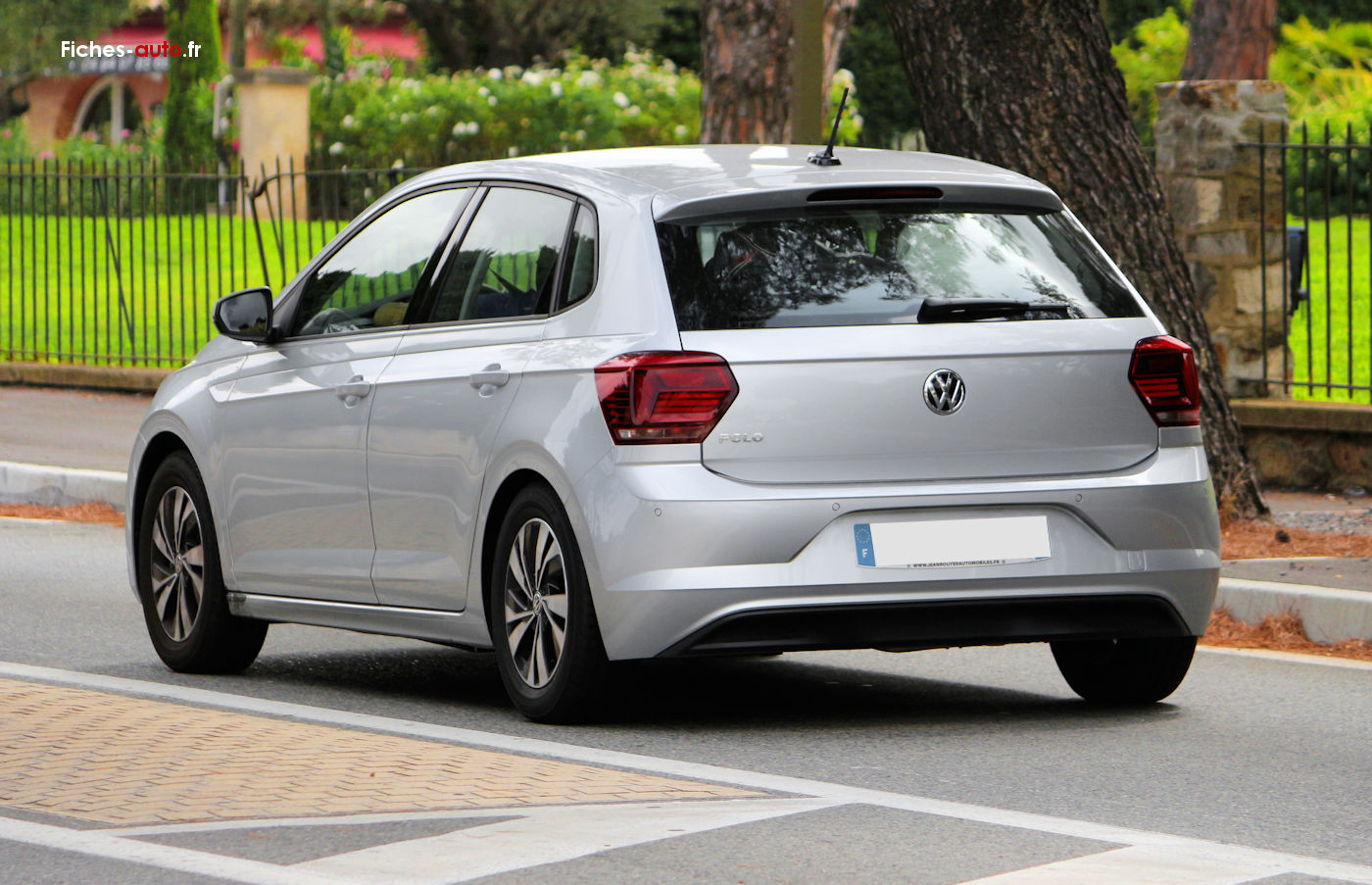 découvrez notre sélection de pneus spécialement conçus pour la volkswagen polo vi. offrez à votre véhicule la sécurité et le confort qu'il mérite avec des pneus adaptés à toutes les conditions de conduite. trouvez le modèle parfait pour vos trajets quotidiens et vos aventures sur la route.