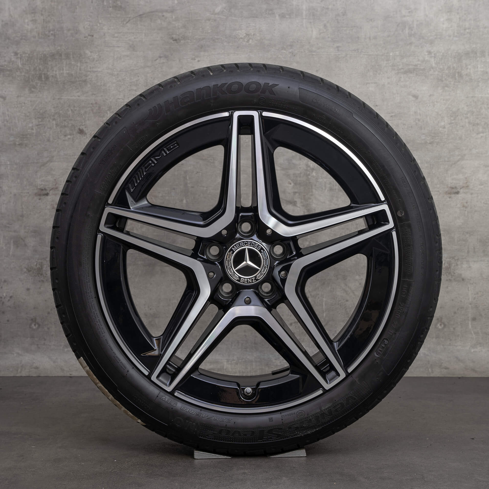 découvrez notre sélection de pneus haut de gamme spécialement conçus pour votre mercedes cla. alliez performance, sécurité et confort de conduite grâce à des pneus adaptés à votre véhicule. parcourez notre catalogue pour trouver l'équipement idéal pour affronter toutes les conditions de route.