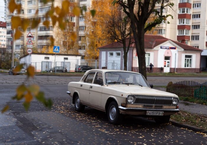 découvrez comment éliminer les taches jaunes sur la carrosserie de votre véhicule grâce à nos conseils pratiques et astuces efficaces. redonnez un éclat à votre auto en quelques étapes simples.