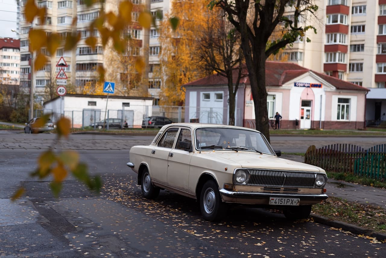 découvrez comment éliminer les taches jaunes sur la carrosserie de votre véhicule grâce à nos conseils pratiques et astuces efficaces. redonnez un éclat à votre auto en quelques étapes simples.