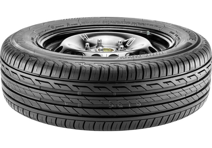 découvrez le turanza t001, le pneu alliant confort exceptionnel et polyvalence pour une expérience de conduite inégalée. idéal pour toutes les routes, il vous offre une adhérence optimale et une réduction du bruit pour des trajets sereins et agréables.