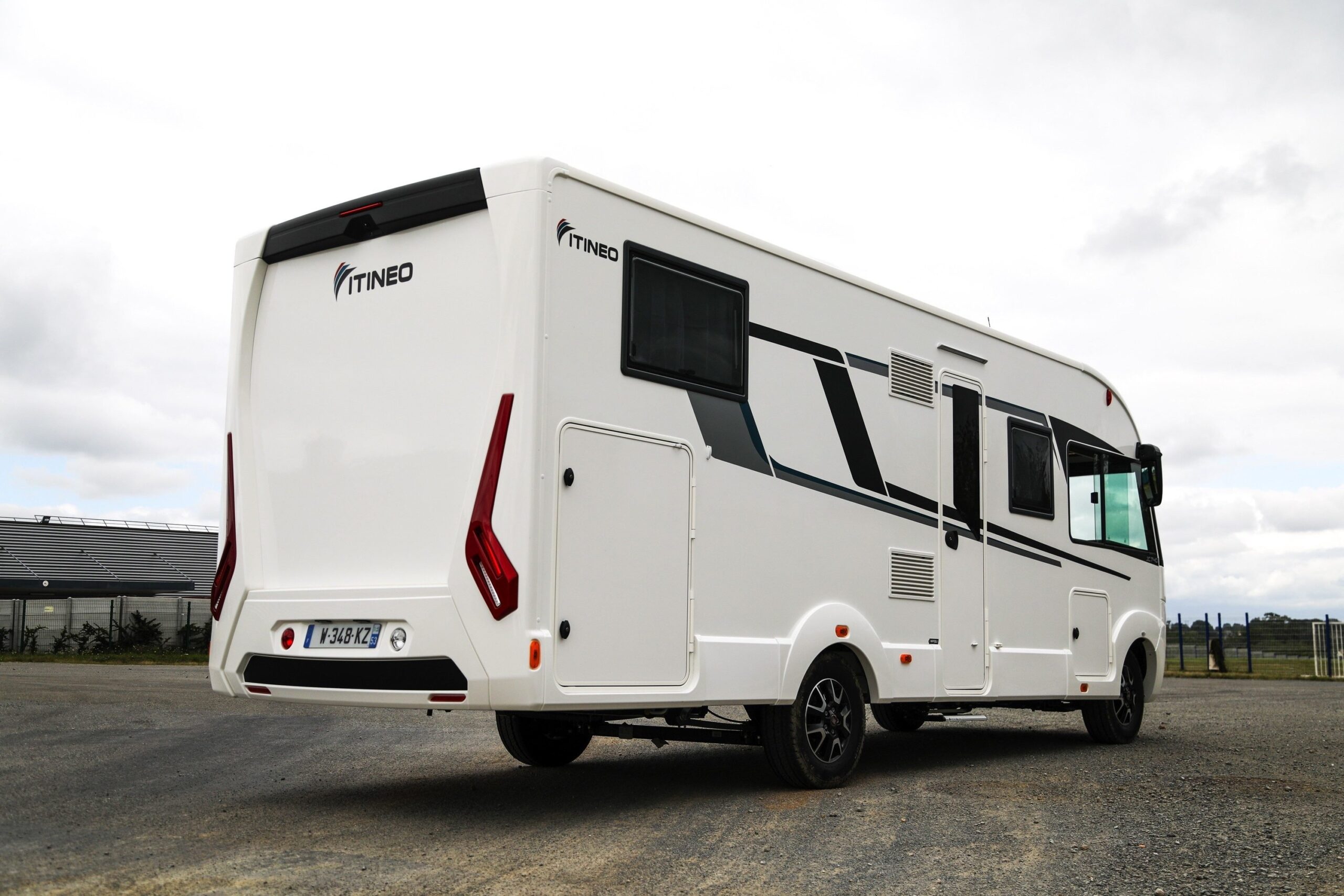 découvrez les nombreux avantages d'opter pour un camping-car neuf : confort moderne, technologie de pointe, économies d'énergie, et possibilité de personnalisation selon vos besoins. explorez la liberté de voyager à votre rythme tout en profitant d'un espace de vie optimisé.