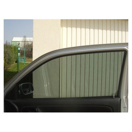 découvrez les avantages des films teintés pour les vitres de votre voiture, tels que la protection contre les uv, la réduction de la chaleur intérieure, l'amélioration de l'esthétique et la confidentialité accrue. optez pour une conduite plus agréable et sécurisée!