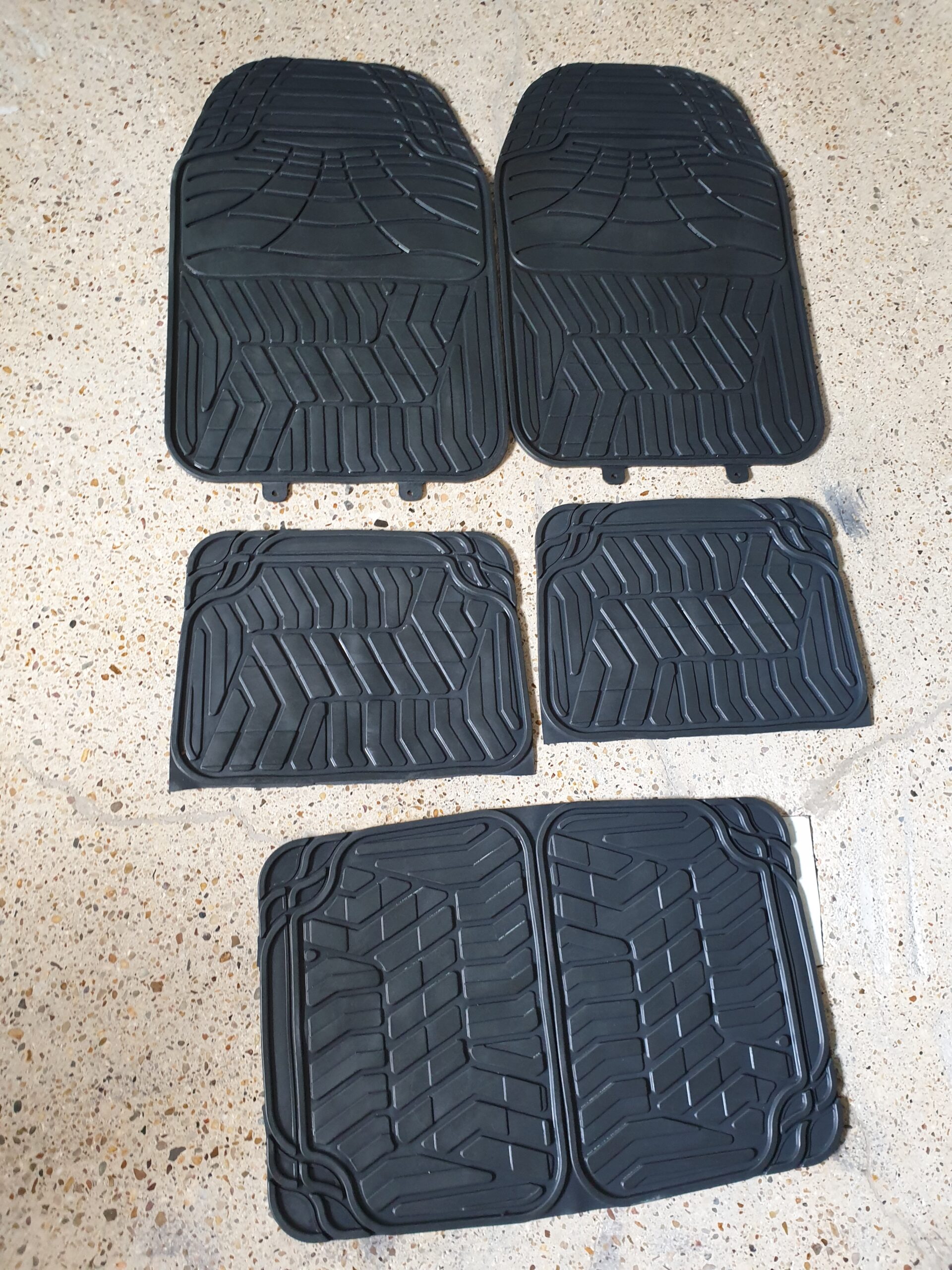 découvrez les avantages des tapis de voiture qui protègent votre véhicule des salissures, améliorent le confort et ajoutent une touche esthétique. apprenez comment bien choisir vos tapis pour maximiser leur efficacité et leur durabilité.