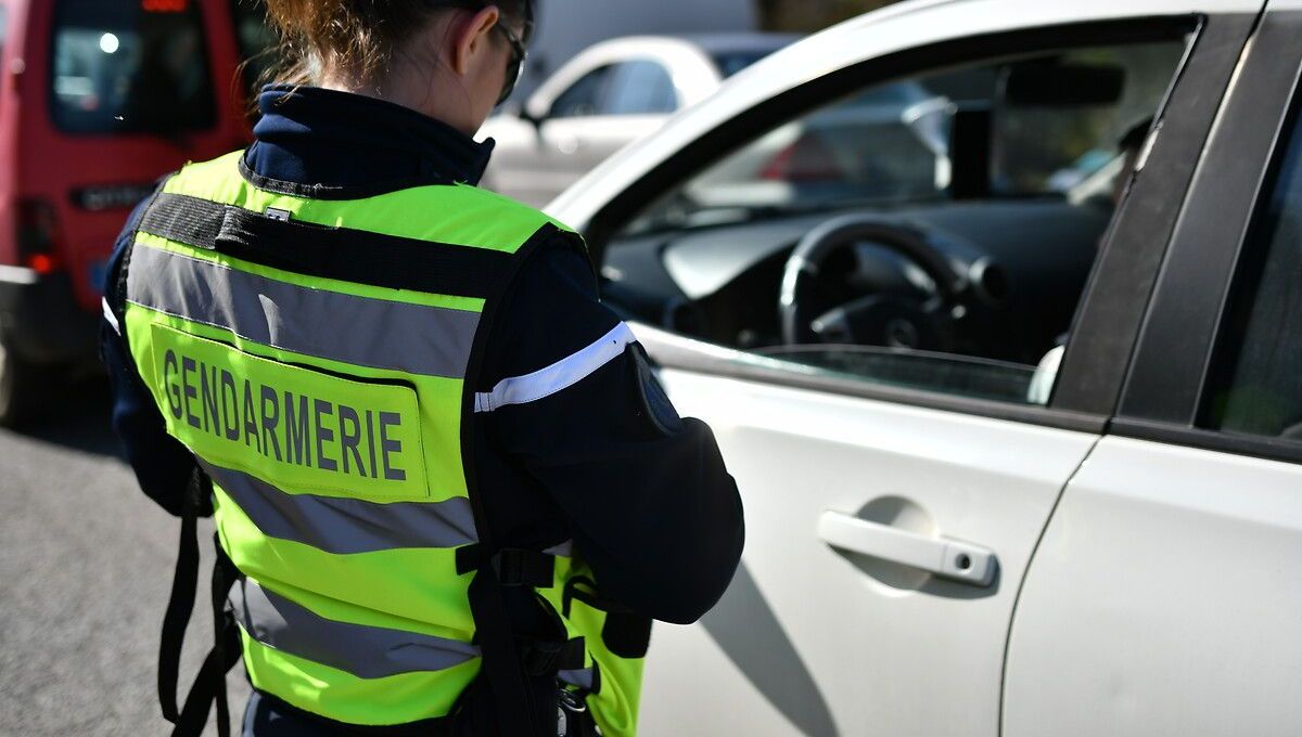 découvrez comment le contrôle routier aborde la consommation de cbd en france. quelles sont les règles en vigueur et comment la législation évolue-t-elle face à l'usage du cannabidiol ?