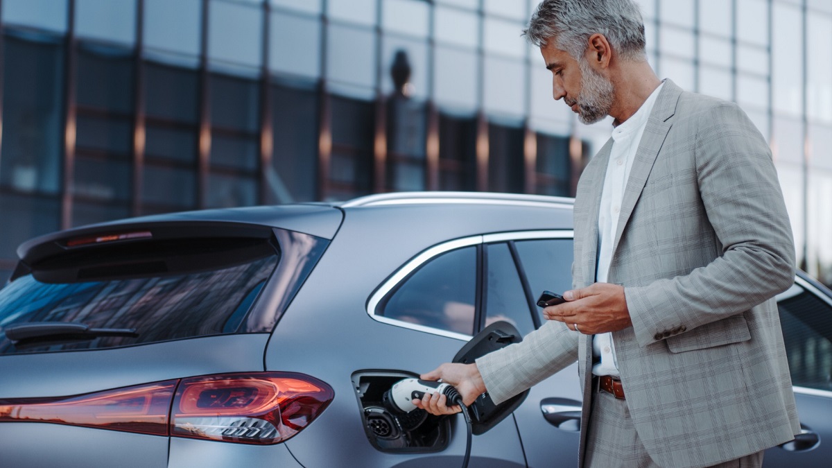 découvrez les différences essentielles entre les voitures électriques et hybrides pour faire le meilleur choix selon vos besoins. comparez performances, autonomie, et impact environnemental pour une mobilité durable.