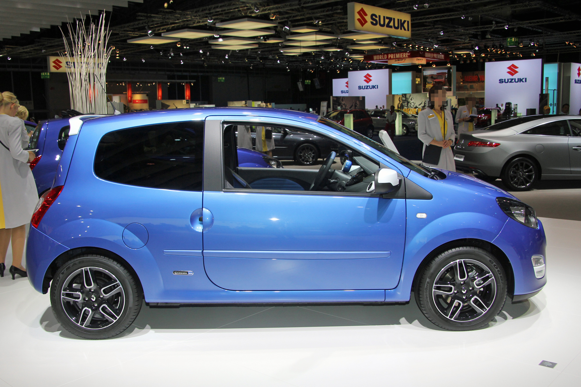 découvrez notre guide complet pour le choix des pneus adaptés à votre twingo 2. apprenez tout sur les meilleures marques, les tailles recommandées et les conseils d'entretien pour optimiser la performance et la sécurité de votre véhicule.