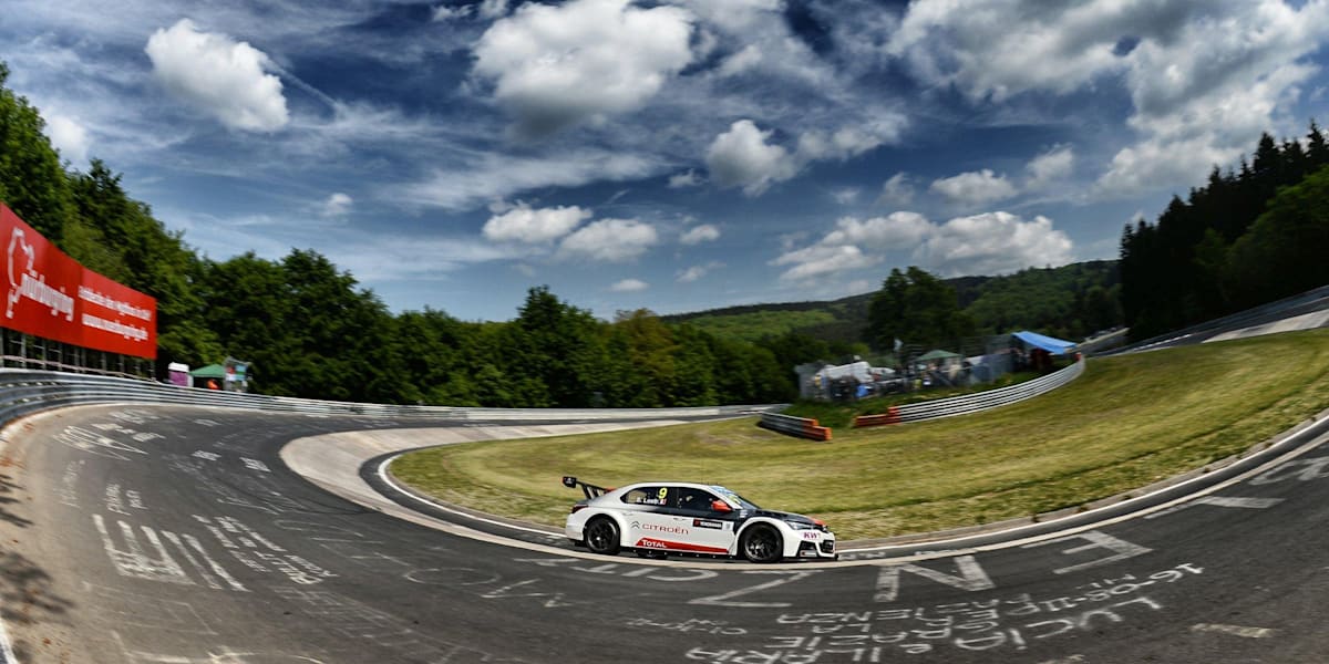découvrez notre sélection de circuits pour voitures, offrant des expériences de course palpitantes pour tous les passionnés d'automobiles. que vous soyez amateur de modélisme ou pilote en herbe, trouvez le circuit idéal pour développer vos talents de conduite.