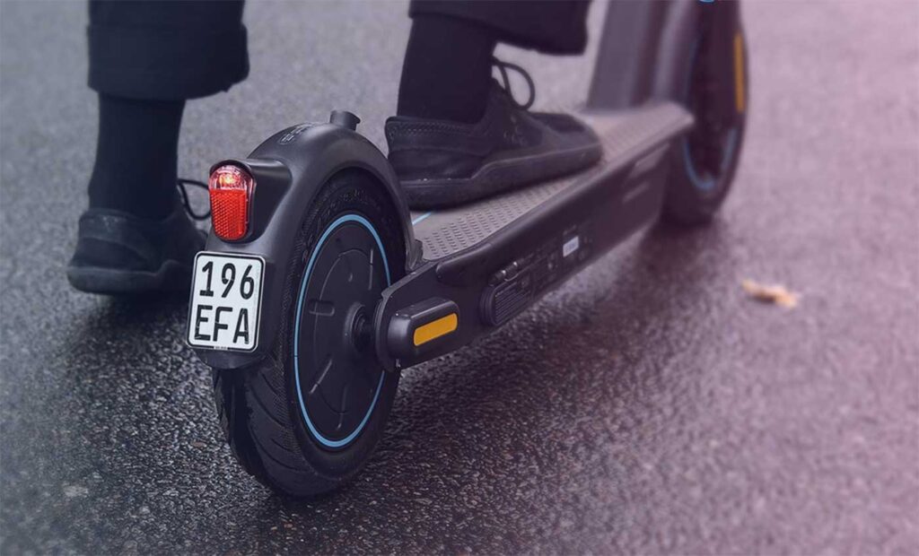 découvrez tout ce qu'il faut savoir sur la conformité des plaques motos en france. obtenez des conseils pratiques pour respecter la législation en vigueur et garantir la sécurité sur les routes.